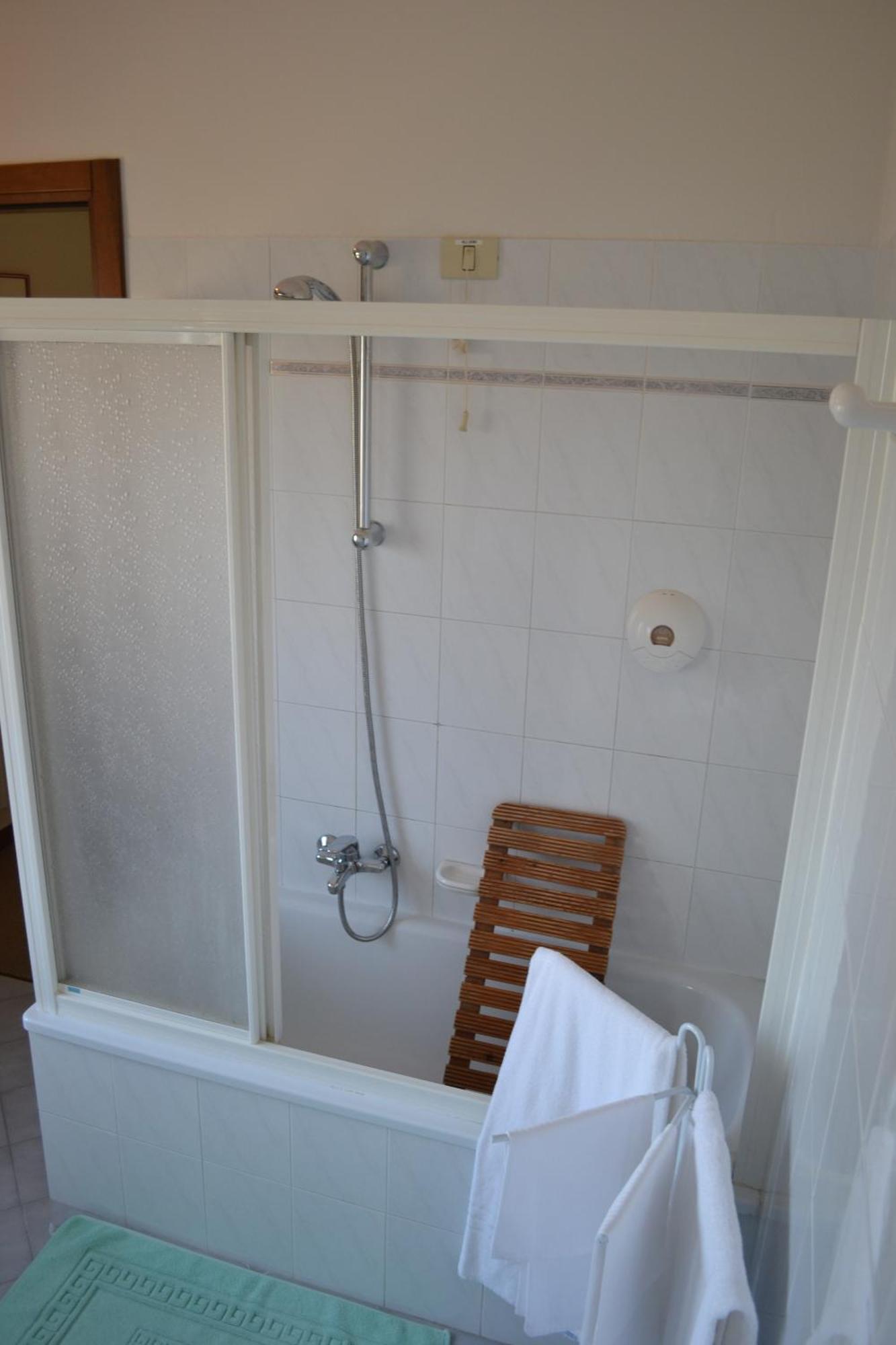 Albergo Elena Pianoro Phòng bức ảnh